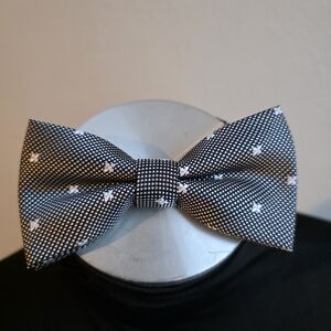Elegant Black and White Bow Tie